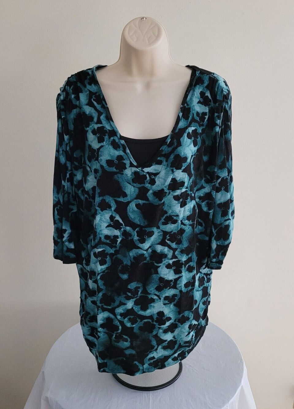 LAUREN CONRAD Soft, Blue & Black Floral print, 3/4 Sleeves Top/Tunic--Sz L